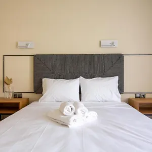 https://leone-suites.hotelschalkidiki.net